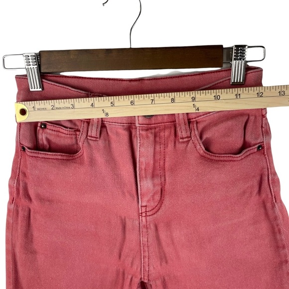 BDG Red Wash Girlfriend Monochrome High‎ Rise Crop Jeans Size 24 - Picture 6 of 8
